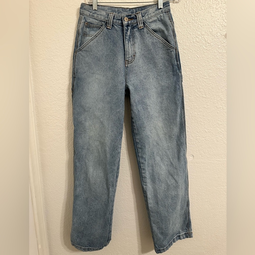 Has stain on back pocket, other than that is in excellent condition.